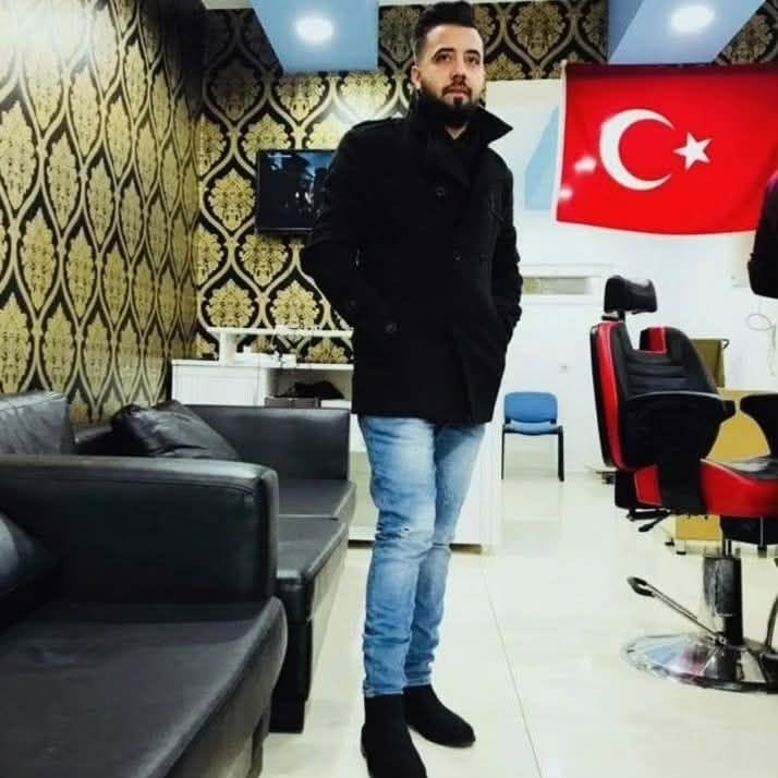 عرض الى نهايه الشهر الحالي الدوره صارت 100 بدل ال٢٥٠ يعلن صالون مسلم_حلاقة البرنس في #محافظة_ميسان 

عن دورة َََفن الحلاقه للرجال

⭕البرنامج التدريبي :
١.التدريب على استخدام المشط والمقص 
٢.التدريب على استخدام الاصابع في حلاقة الشعر الطويل 
٣.التدريب على استخدام الشفرة 
٤.التدريب على تحديد الشعر بالمقص 
٥.التدريب على حلاقة اللحية 
٦.التدريب على تدريج اللحية 
٧.التدريب على استخدام المكينة 
٨.التدريب على استخدام السشوار 
٩.التدريب على صبغ الشعر
١٠.التدريب على تحديد وصبغ اللحية 
١١.التدريب على حف اللحية 
١٢.التدريب على مساج الوجه والقناع 
١٣.التدريب على تنظيف البشرة العميق 
١٤.التدريب على سحب الشعر بمادة الكرياتين والبروتين والكولاجين و معالجات الشعر  

⭕مع برنامج التعامل مع الزبون وكيفية ادارة الصالون  

🔶️مدة الدورة :مفتوحه لحين التعليم 
 
ويوم الجمعة عطلة رسمية_استراحة 

🔶️سعر الدورة  : 100

..

⭕التدريب متكامل عملي ونظري

مع ضمأن تعليم فن الحلاقة بالكامل 💯

♦️للتسجيل والاشتراك مراجعة ⬇️:
حلاقة البرنس ميسان 
القطاع شارع المدارس
بادارة مسلم البرنس

الاتصال على الرقم ..ويتوفر على واتساب .

***********
