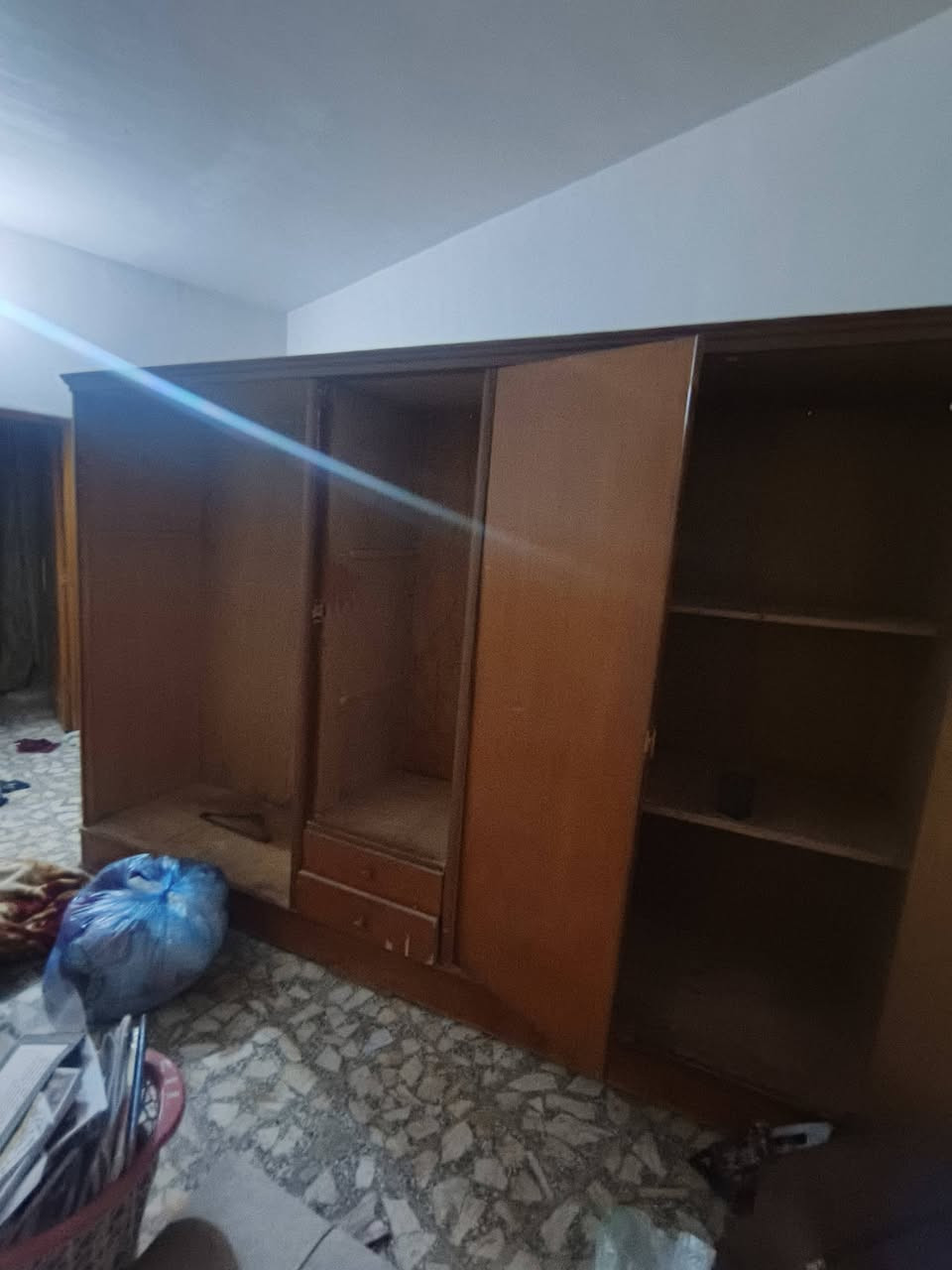 كنتور خمس بيبان تزكام قوي مامخيس وحالته جيدة
كامل من كل نواحي بس حاليا دنفتح بيه ردنه نقله لغير بيت وبطلنه
فهو جاهز للبيع بسعر 120 وبيه مجال
***********
