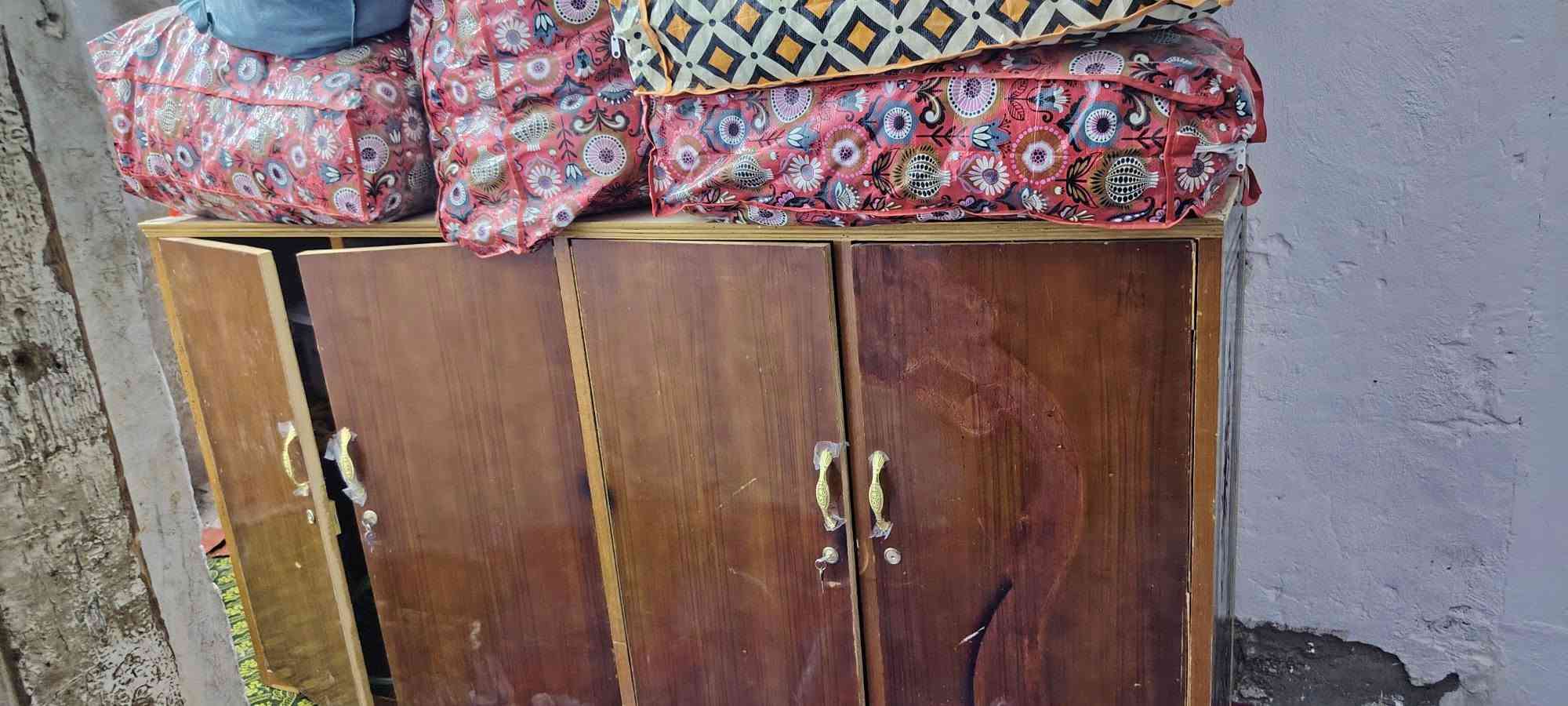 سلام عليكم غراض بيت كامله لبيع مابيع وحده وحده ابيع كلهن شلع ***********
