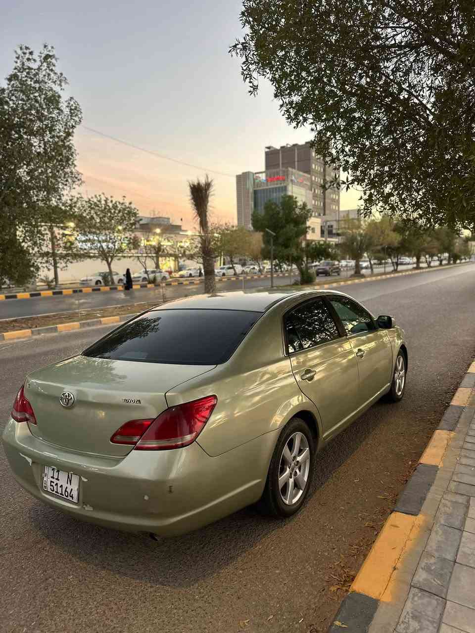 سلام عليكم اخوان
افلون 2007 رقم بغداد انكليزي  وارد امريكي جاملغ السائق فئةxL
مصبوغة عام السيارة للجمالية مكفولة من الكص والجفية 
السيارة معمرة تعمير يخبل 
كير 
مكينة كلش حلوة 
منضومة تبريد جديدة
منضومة ماء جديدة راديتر جديد 
منضومة احتراق  كاملة بلكات فيت بم نوزلات بخاخات تخم مجاول  كلة جديد 
تخم تاير كامل جديد 
حدادية نضيفة كلش 
غرفة الداخل كلش كلش نضيفة شوف العين 
السعر 88 وبيها مجال 
مكاني نجف 
الاتصال ***********
