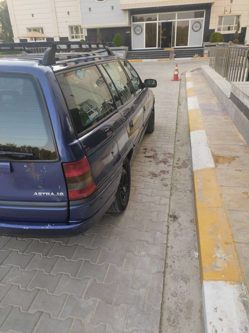 موديل ٩٥
محرك حجم ٢٠
كير توماتيك  تبريد
سياره مطوزه جماليه
جامات كهرب
شرعيها بالأيمن شرط التحويل 
العنوان جانب الأيمن حي الرساله 
رقم صاحب السياره 
***********
***********
