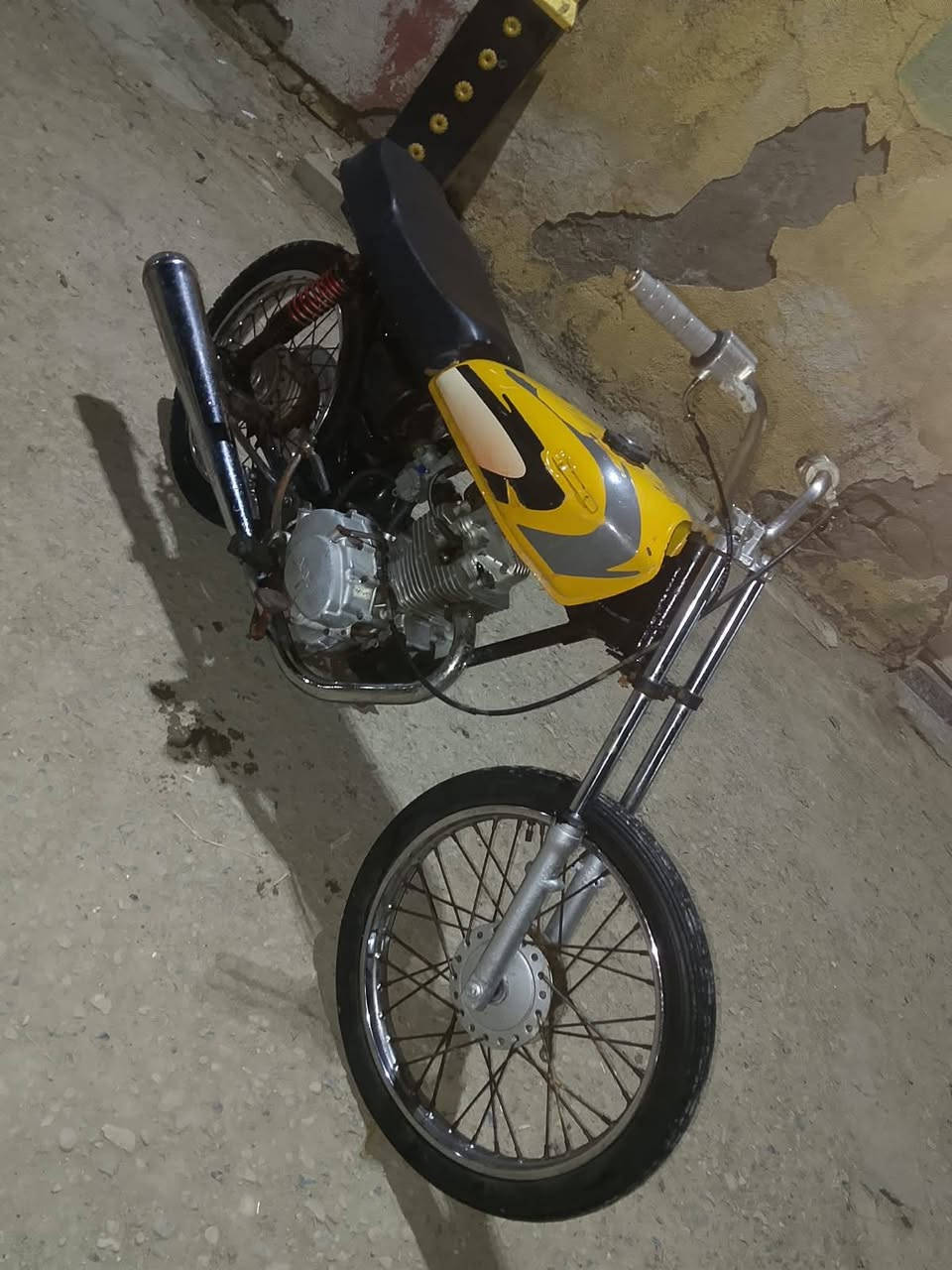 سلام عليكم
دراجه للبيع شاصي نامه 

مكينه نامه مفتوحه بستم فقط 

دراجه جاهزه ماعوزه شي 

السعر   300

مكان سوق الشيوخ ناحية الطار

***********
