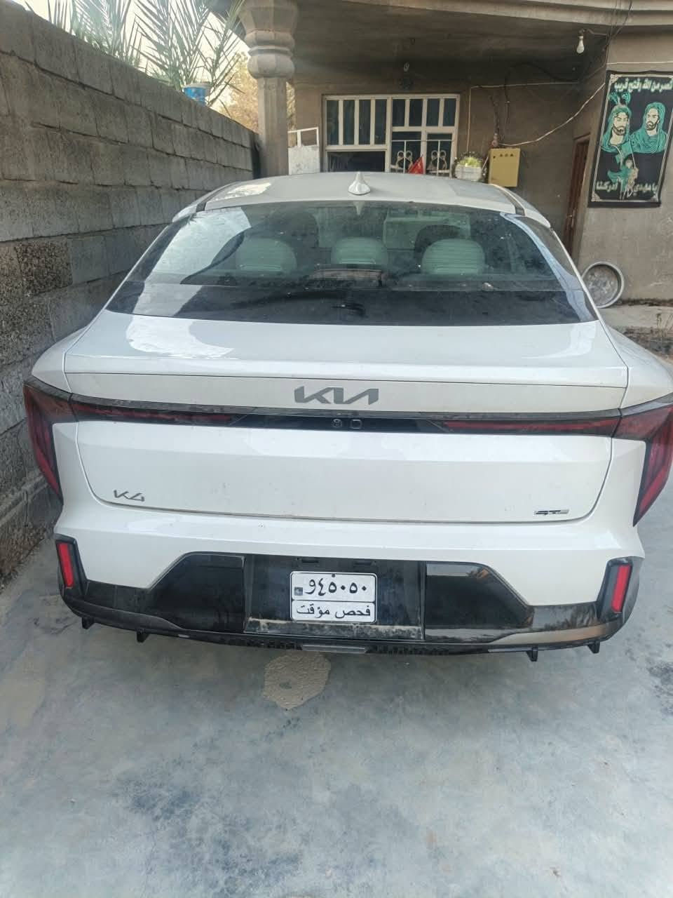 السلام عليكم كي فور جيتي لين  رقم شهداء على حادثه ابيع السعر ١٥٥ وبيه مجال ماشيه ٥٠٠٠ميل مكان السيارة بغداد ***********
