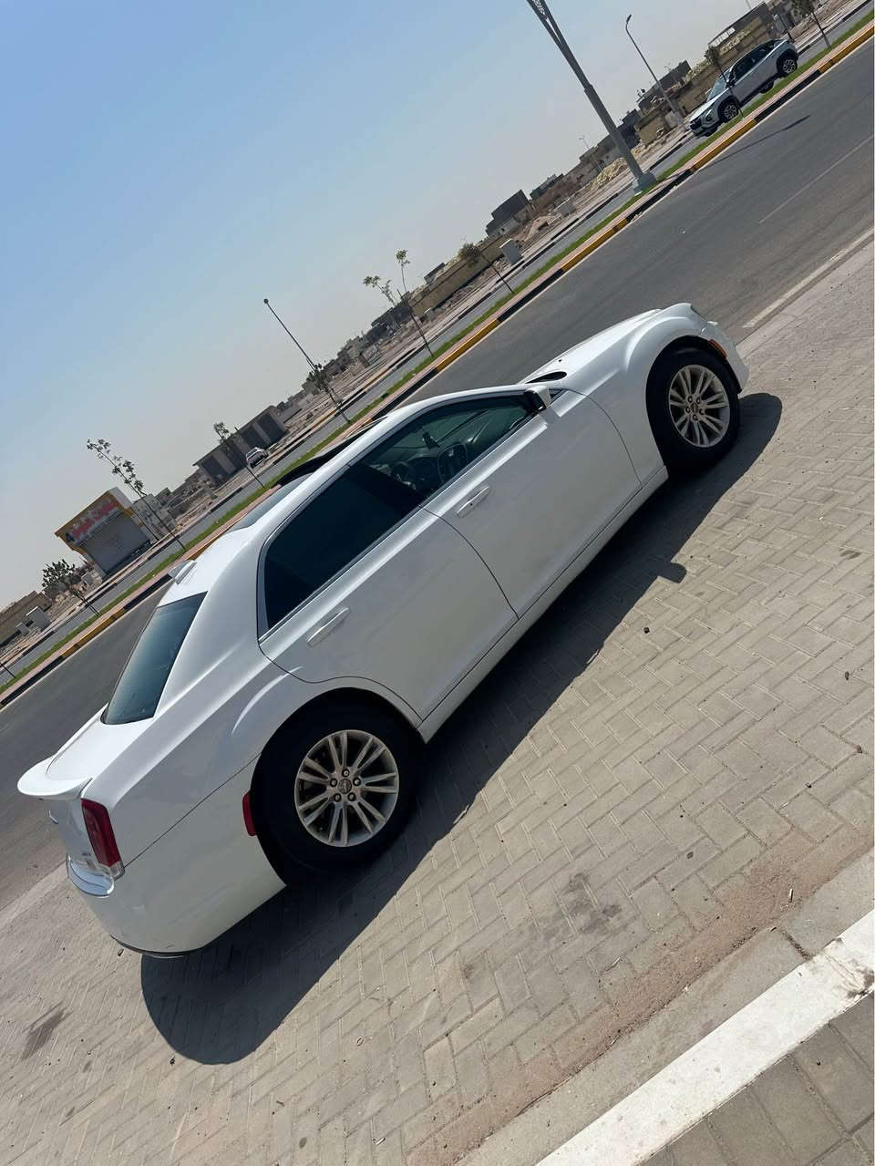 اوباما مديل ١٦ رقم اربيل ورارد امريكي بيه حافت البنيد شويه صبغ بدون فتح ول باقي كله كفاله بدون ارباك بدون دواخل بدون اي شي فئة لمتدد سيارة جديد جدا ً ستعمال شخصي كير مكينه حداديه تخم تاير ويل مكسيكي اصلي جاهزه 
ملاحظه بيه شويه بارد بل جاملغ امامي سعر ٢١٨ وبيه مجال كلش قليل *********** البصرة, العراق
