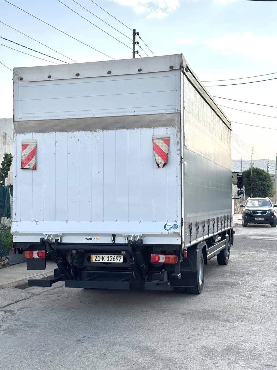 🚛 ئەتیکۆ 816
🔹 مۆدێل: 2017
🔹 ڕۆیشتووە: 570,000 کم
🔹 گێڕ: ئۆتۆماتیک
🔹 مەکینە، گێڕ، ئەکسل و شانسی بەشەرت
🔹 کامل تاقمی تایەی تازەیە، Dunlop لەسەرە
🔹 بۆدی جادر مسرەحی 6.30 مەتر
🔹 دەرگای دەبڵ چەگ JUNGE
🔹 شانسی یەک قەتەرە خایس و ڕزیوی تێدا نییە
🔹 کامێرا
🔹 بیلاد تبرید
🔹 قفڵی ئەکسل
🔹 خەتی جادە
🔹 ئۆتۆستۆپ
✅ سەیارەکە کامل جایزە و هیچ جۆرە خەرجییەکی نییە؛ یەک دینار مەسروفی تێدانییە.
📞 واتسئەپ و موبایل: ***********
_________________________________________

أتيكو 816
موديل 2017
• ماشية 570,000 كم
• ناقل حركة أوتوماتيك
• المحرك، الجير، الأكسل والشاصي بحالة ممتازة
• طقم تايرات جديد بالكامل، نوع Dunlop
• بدي جادر مسرحي بطول 6.30 متر
• أبواب دبل چگ من نوع JUNGE
• الشاصي قطعة واحدة، خالي من الضربات والصدأ
• كاميرا خلفية
• بيلاد تبريد
• قفل أكسل
• خط طريق
• أوتوستوب
السيارة جاهزة بالكامل، ولا تحتاج إلى أي مصروف، وما عليها أي دينار مصروف.
واتساب وموبايل: ***********
