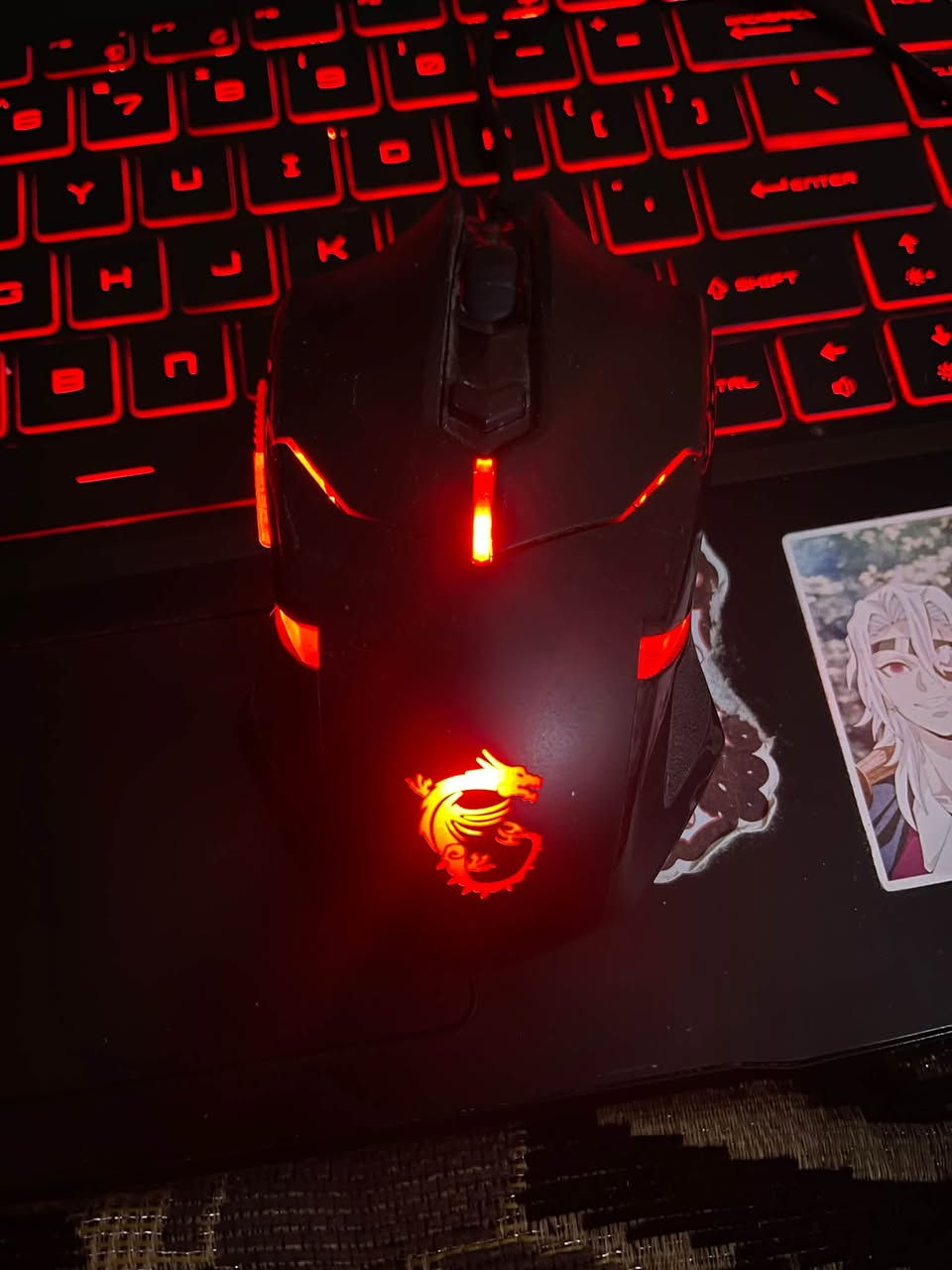 للبيع: لابتوب قيمنق MSI GF65 Thin – أداء قوي وشكل أنيق!

بحالة ممتازة وجاهز للاستخدام الفوري، مثالي جداً للألعاب 

الثقيلة (مثل GTA V, FiveM, CS2) ولصنّاع المحتوى والبرامج الهندسية والمونتاج.
المواصفات الفنية:

 المعالج: Intel Core i7 (الجيل التاسع) – أداء سريع وسلس.

كرت الشاشة: NVIDIA GeForce RTX 2060 (6GB) – يشغل

 أقوى الألعاب وأعلى الجرافيكس مع دعم تقنية Ray Tracing.

 الذاكرة العشوائية (RAM): 16 GB – ممتازة للتصفح المفتوح 

والـ Multitasking وتشغيل أكثر من برنامج بنفس الوقت.
 التخزين: 512 GB SSD NVMe – إقلاع سريع جداً للنظام وسرعة فائقة في تحميل الألعاب والملفات.
 الشاشة: 15.6 بوصة ودقة عالية مع ألوان ممتازة.

 الكيبورد: إضاءة حمراء (Red Backlit) مخصصة للألعاب.

 الجهاز نظيف جداً واستخدامه خفيف.
 الحرارة والأداء ممتازان تحت الضغط.
 الشاحن الأصلي متوفر مع الجهاز. 
و الماوس الاصلي متوفر مع الجهاز

للتواصل واتساب (***********) او اتصال (***********)
