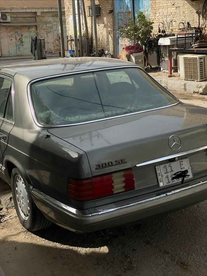 السلام عليكم مارسدس جامبو موديل 1988 نصبه حلوه السياره محور مكينه  ديلكو صوت قليل اول تشغيله 3 ثواني  منضومه بانزين تخم تاير باتري جديد  قواعد دبل سليمه رقم بغداد بسمي سنويه لل30بيع او مراوس حسب القناعه احدث وانطي فرق مكان السياره البصره 55 وبيه مجال *********** واتساب وخط
