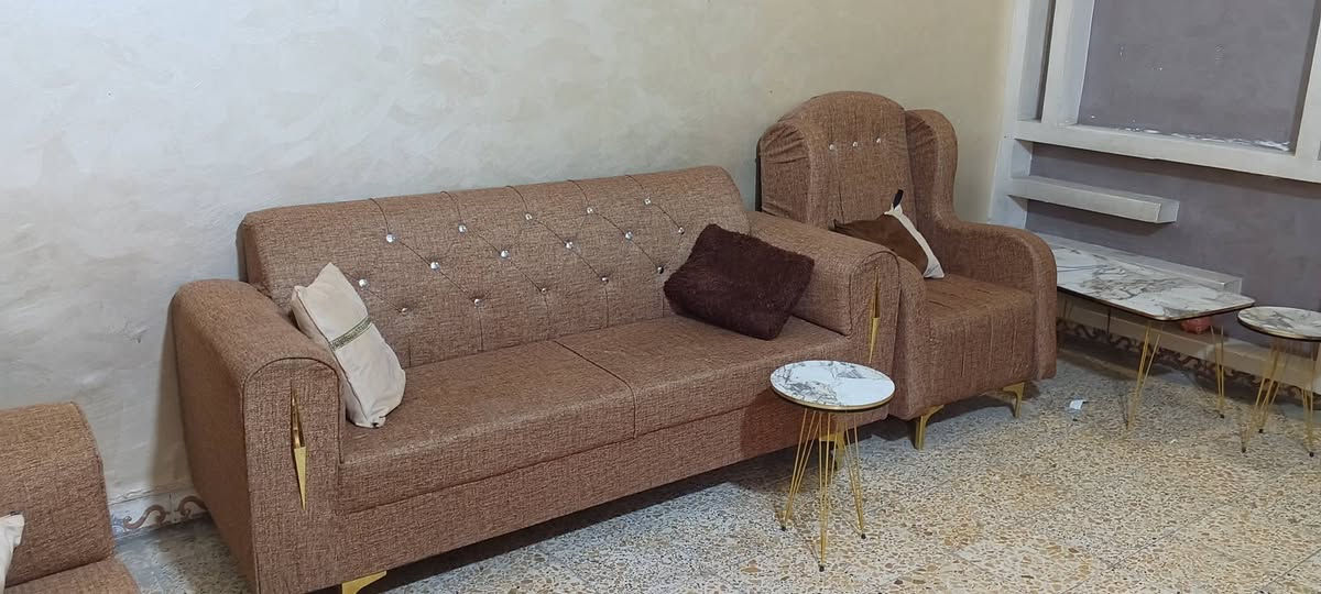 تخم قنفات عراقي مال اربيل اخوه جديد 5 قطع ويه مقاعد السعر 400 بيه مجال العنوان ناصريه مركز قرب جسر نبي الله برهيم
