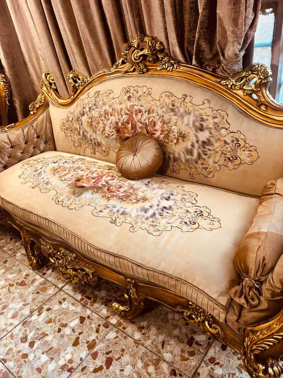 تخم زان مصري ١٠ مقاعد مع طبلة وسطية بيع  مستعجل ٨٥٠ الف ***********
