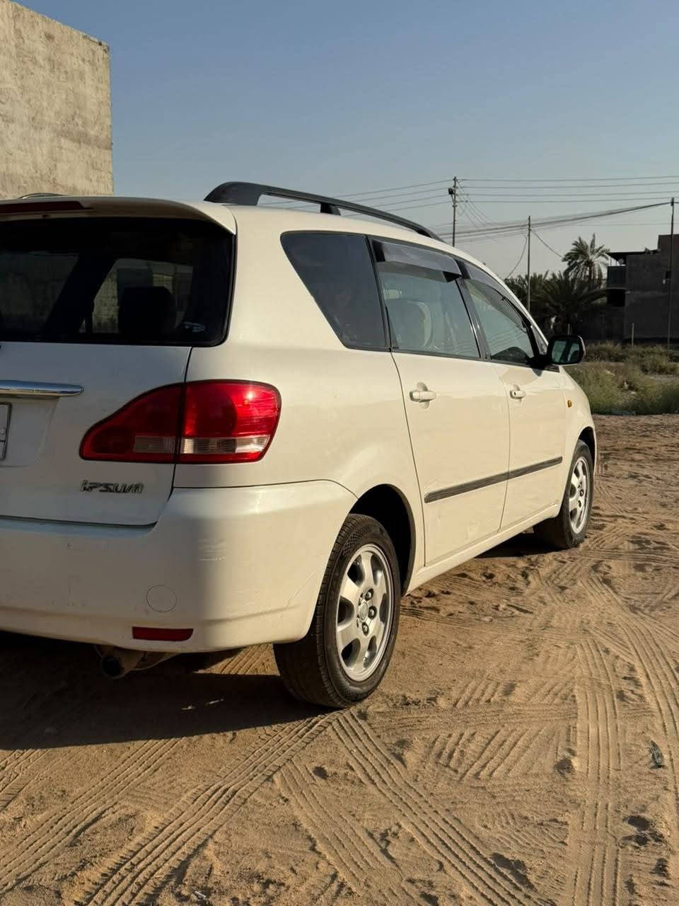 ابصم مديل 2002 تحويل ثاني يوم بيه ضربه يم غطاء بانزين   تبريد شغل  محرك وكير شغال باقي تفاصيل على وساب *********** ,سعر ٩٠ بيه مجال قليل
