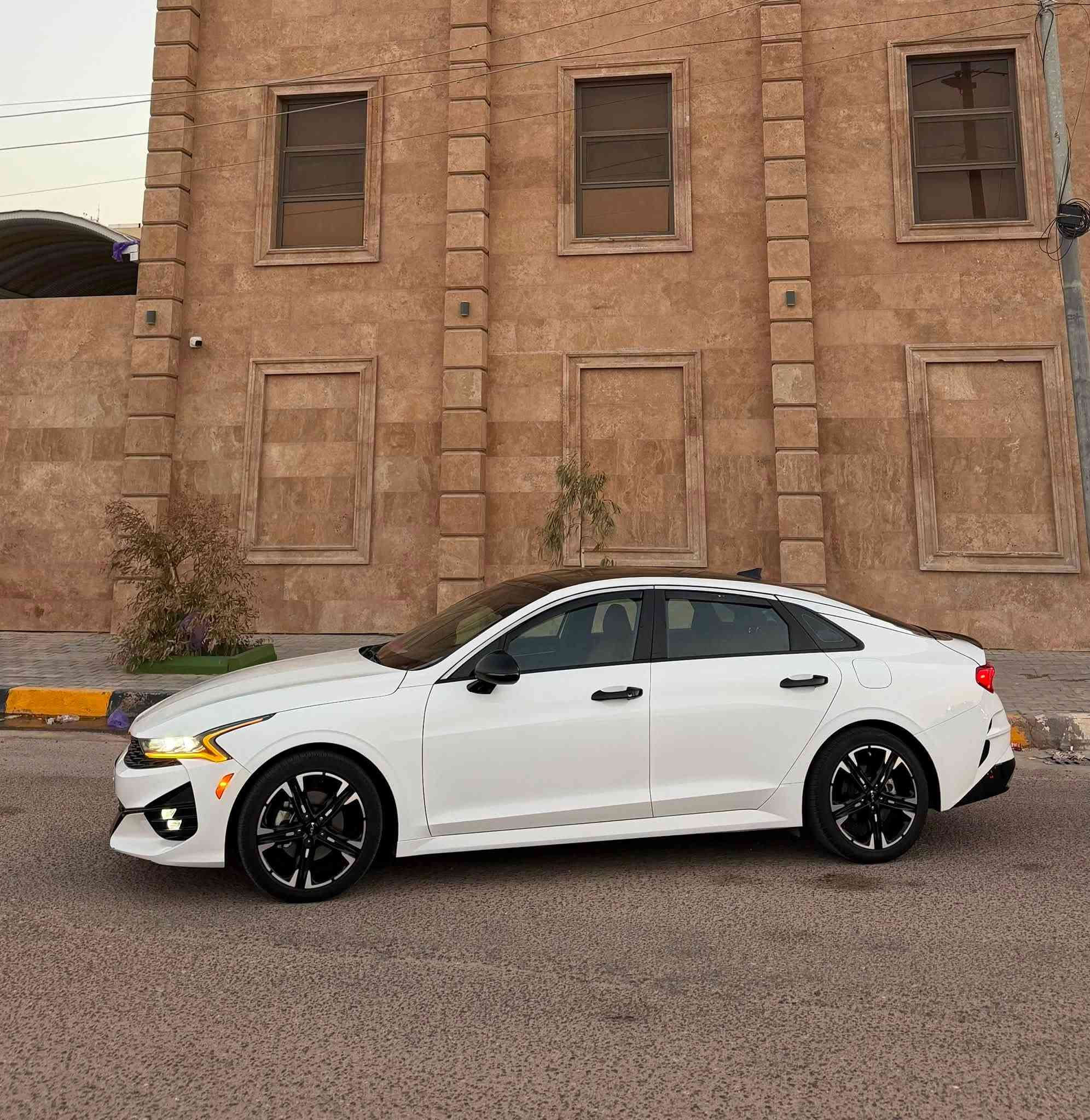 K5 gt line 2024 موديل  
السيااره فول للاخير
كشنات جلد 
داخل احمرر 
رادار امامي . رادار خلفي 
بانوراما 
ستيرن تحكم جهتين 
شاشة كبيرة 
اربع وضعيات قيادة 
بصمة ابواب + تشغيل عن بعد 
لايت ثلاث عدسات زينون 
قيادة ذاتيه + تثبيت مسار + نقط عمياء 
كاميرا خلفية دوارة + تحذير قبل الاصطدام .. 
صور الحادث موجوده  بالمنشور ++ السيارة بيها تبديل البنيد فقط نفس اللون بدون صبغ + صبغ التكمه شي بسيط   .. صور الحادث مرفقه بالمنشور  رقم السيارة بصرة بأسمي .. السعر 183  وبيها مجال . ***********
