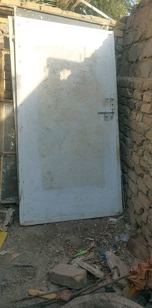السلام عليكم أبواب وشبابيك للبيع رقم الاتصال ***********
