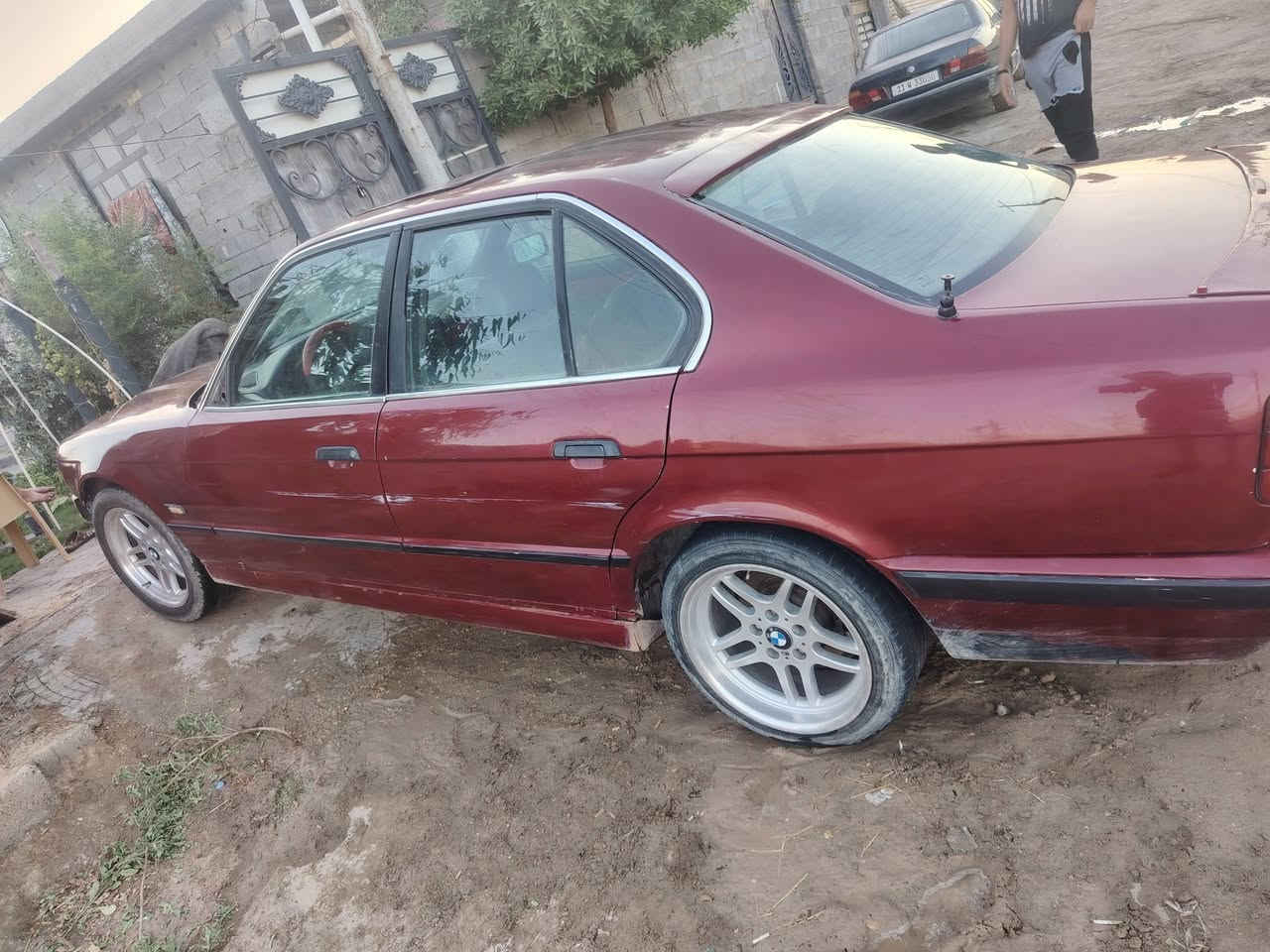 BMW للبيع الضرر واضح بالصوره كير ومحرك مكفول للأستفسار***********
