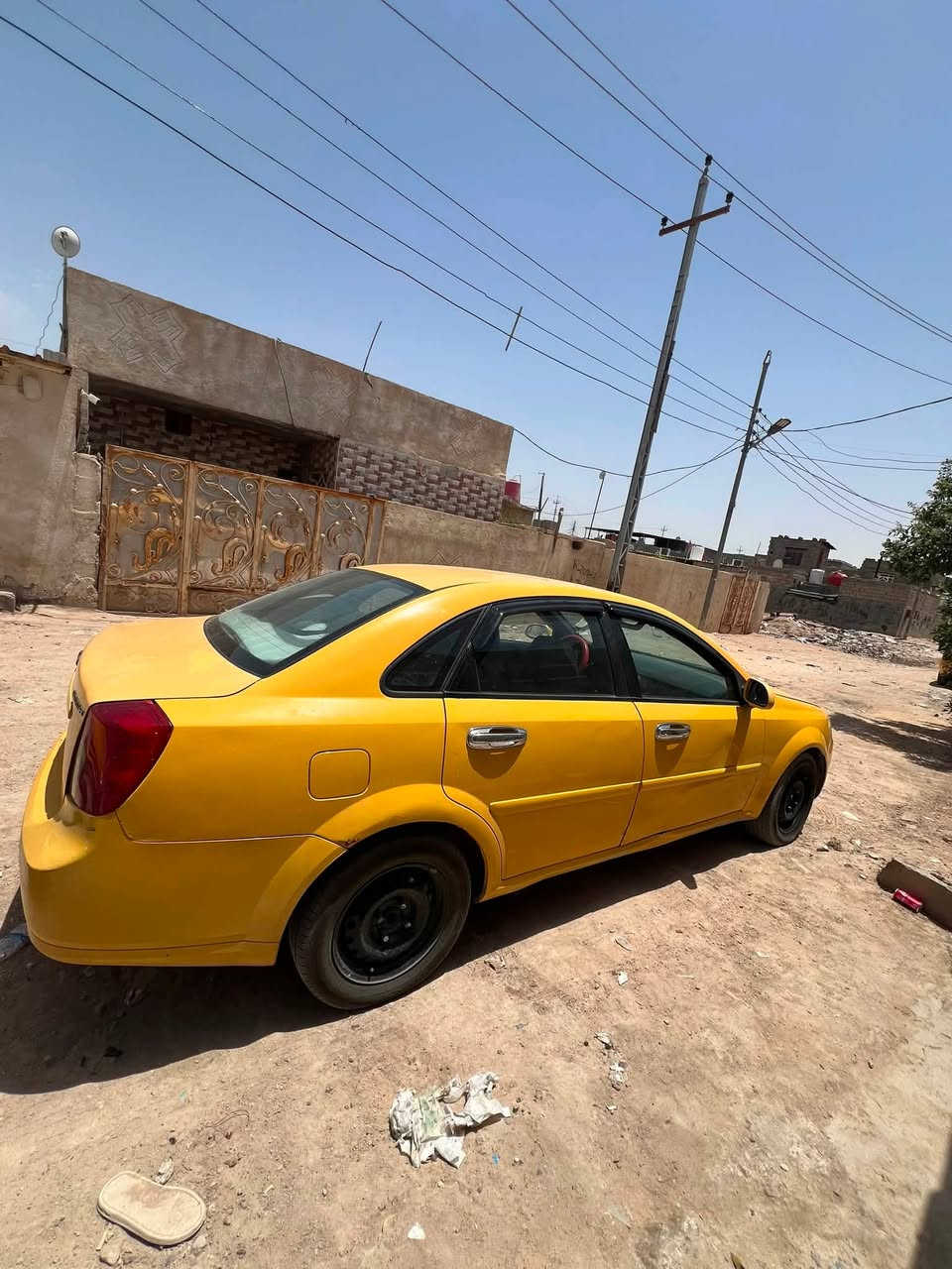 اوبترا ٢٠١١ سيارة مكينه خير  من الله تبريد ثلج  فقط كير ضعيف حداديه جديده  ضربه  باب خفيفه فقط جهت السايق  رايدها 49.  ***********
