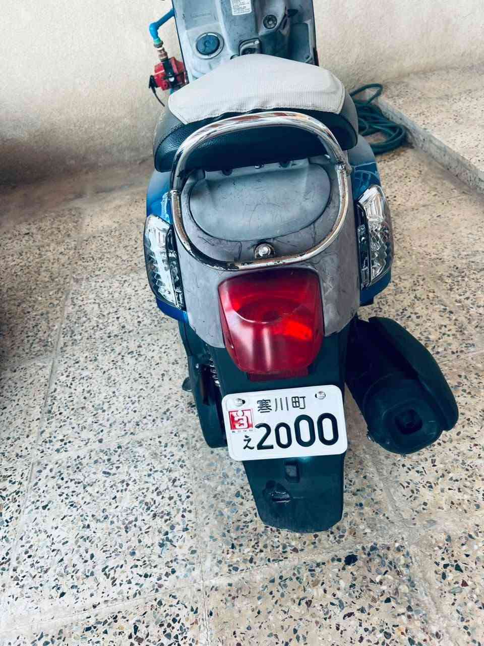ماكس بوليسي • مسطرة • خارج المعرض