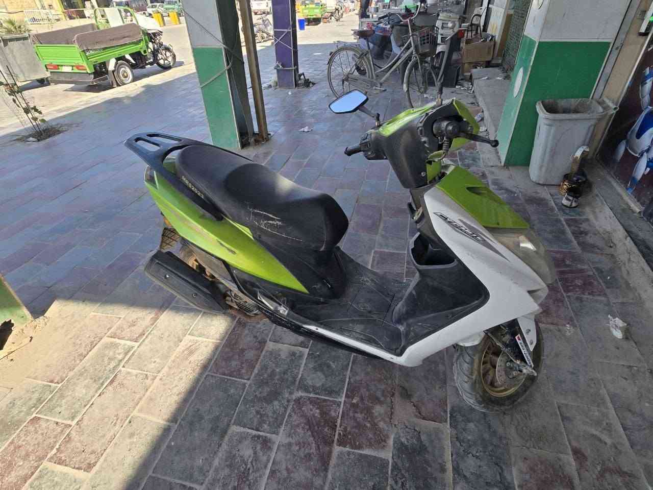 دراجه سكنس 23نضيفه خيط بخار سلف هندر 250وبيها مجال 
***********

