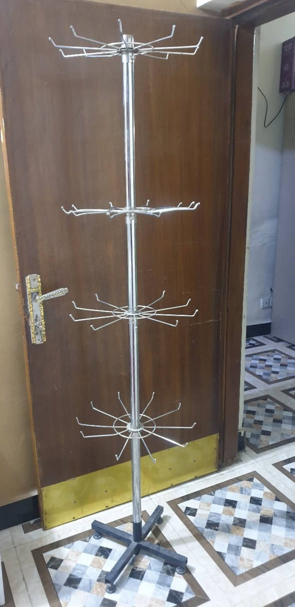 غراض محل ملابس للبيع
ستاندات تعليك ملابس حائط ٢١
رفوف خشب بقاعدة ستيل تعليك ١٨
فاترينا واجهة محل موجودة بالصور عدد ٢
ستاندات تعليك ملابس خارجية ستيل عدد ٣ 
ستاند متحرك يفتر مال جواريب عدد ١
كلهن بيعة وحده ما ابيع كل وحده بجهة 
كلهن بسعر ٣٠٠ الف فقط وصاحب العمل بالمجال يعرف بيش كلهن بالرصافي 
ابيعهن كلهن شلعة مابيع قطع  يتصل على الرقم 

***********
