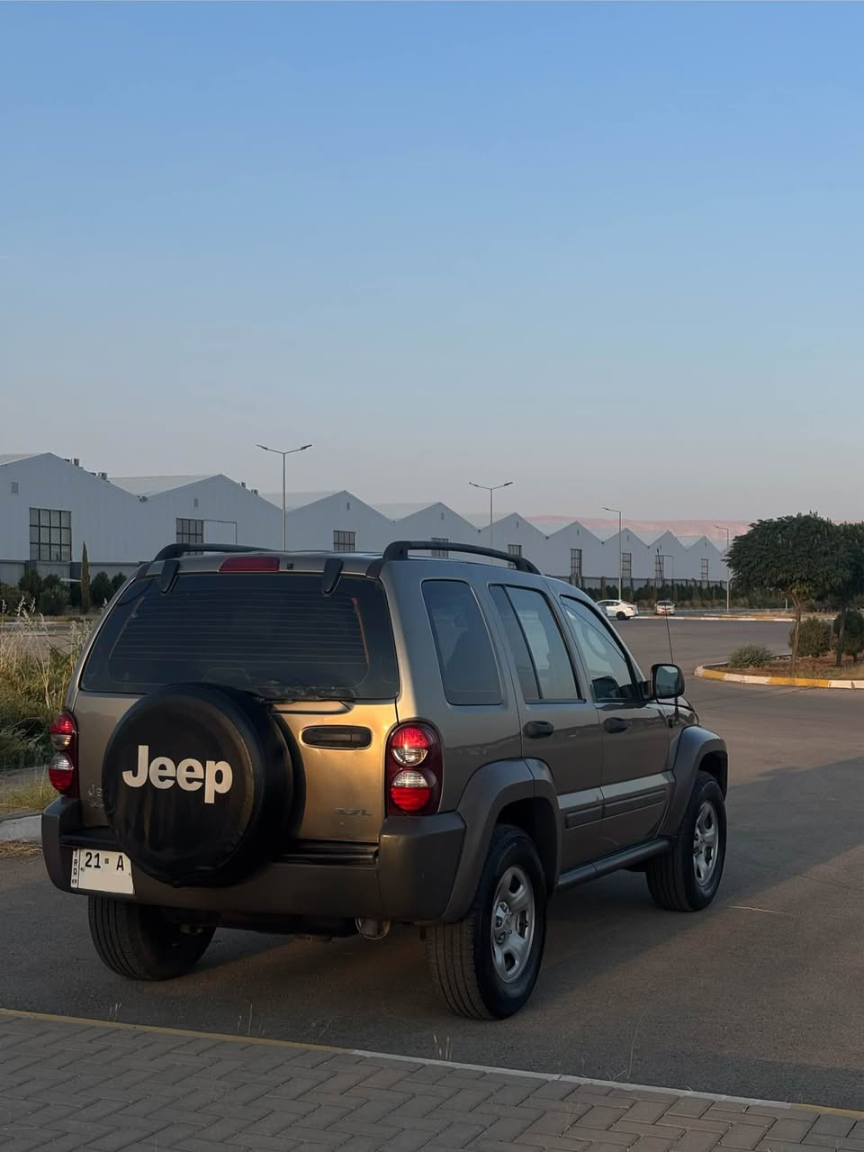 Jeep liberty 4x42007🇺🇸
فول فول مواسەفات 
نیو شەغال 
تراکشن 
٦ ئێرباگ 
جام کارەبا 
ئاوێنە کارەبا 
عەتەر نیکل 
کوشن کارەبا
تەحدید سورعە 
دەبڵ ئەکسل
شاشە و کامێرەی بۆ بەسراوە
٤ تایەی تازەی مارکەی لە ژێرایە
ڕۆنی تازە گۆڕاوە 
١٨٨کم رۆشتوە  
٢٥٠ نوقسانی نیە 
دەعامی بۆ دەعامی بە شەرت  
تەقە و ڕەقە گێڕ مەکینە ئەکسل دەبڵ ئەکسل کارەبای کامل کامل هەر هەمووی بە شەرت 

بێ بۆیاخ
تەنها چەمەلەخەکانی پێشەوەی سایەق و سەکن یەکی بستی تەعدیلە  
82 ورەقە و مەجالێکی کەم

سلێمانی/ ***********
0️⃣7️⃣7️⃣0️⃣ 1️⃣7️⃣8️⃣ 0️⃣3️⃣7️⃣3️⃣

ئەگەر موشتەری نی تێل مەکە… السليمانية, العراق
