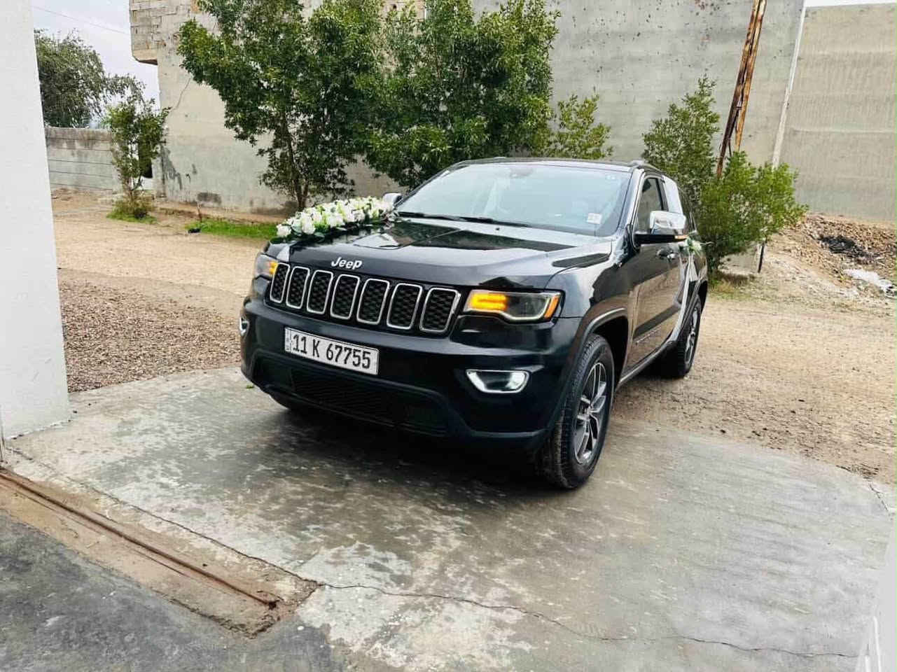 السلام عليكم 🌹

🔥 للبيع فقط — جيب جراند شيروكي ليمتد موديل 2017 🔥

🚙 سيارة أخت كلين ونظيفة جداً، بيها فقط شخوط قليلة وبأماكن محددة، جامع خلفي وحافة البنيد.

✅ فول مواصفات عدا الجكات والرادار الأمامي
✅ محرك مبدل جديد
✅ كير ومحرك ما مفتوحات
✅ بصمة تشغيل + بصمة أبواب
✅ كشن كهرباء
✅ تحكم ستيرن جهتين
✅ داخل جلد + بنرامة
✅ شاشة كبيرة
✅ كاميرا خلفية + حساسات خلفية
✅ محرك 6V. 3.600

📌 رقم بغداد جديد
🔄 تحويل مباشر

سيارة فول مواصفات وتستاهل الفحص، تجي وتشوف وتفحص وبيك خير وتدلل .
📍العنوان / الفلوجة  
اتصل على هذه الرقم لمعرفة السعر او المراسلة واتساب موجود أيضاً ، مكلف بالنشر .
📞***********
