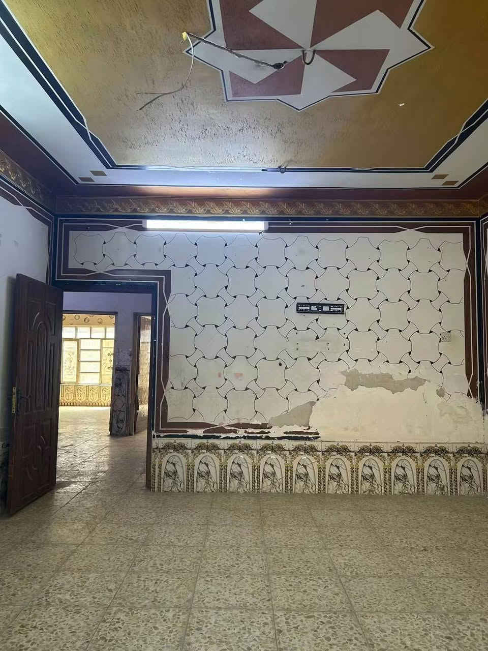 بيت للبيع مساحته ٢٠٠ متر يحتوي على استقبال+مطبخ+‏غرف عدد ٢ سعر ٦٥ وبي مجال عنواني الاصلاح قرب مدرسه عشتار رقم الهاتف *********** سند 117 مشمول بطابو شارع عريض
