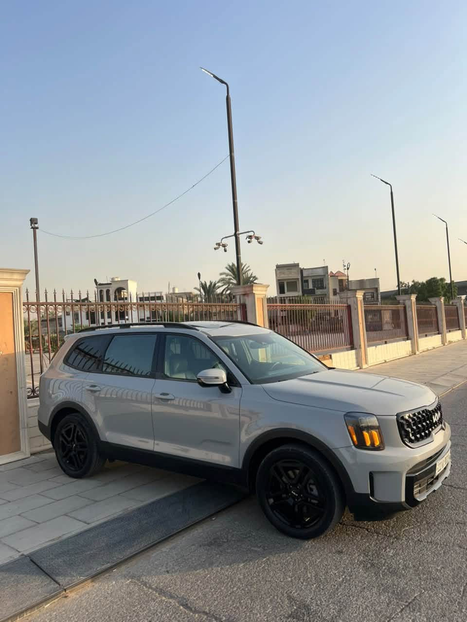 ‎كيا تيلورايد فول الفول  / اكس لاين (2024)🤍🔥
الفئة: PRESTIGE X-LINE
🚘 وارد امريكي
سياره كفاله عامه من صبغ بارد تبديل 
حادثه نسبه غرق وشغاله من امريكا 
نسبه 20 بل ميه 
 فول مواصفات 1/1 (أعلى مواصفات 
🏁عداد المسافه 14mi
✨ فتحتين سقف بانوراما 
كامرات محيطيه فول كامرات 
🪞 مرايا شفط🔁 مرايا إشارات
🔥❄️ كشنات أمامية تدفئة وتبريد
🔥❄️ كشنات خلفية تدفئة وتبريد
👑 كشنات منفصلة VIP
🚀 تشغيل عن بعد
📡 رادار أمامي
📡 رادار جانبي
💡 لايتات LED زنون
🌤️ لايتات نهارية LED
📟 حساسات أمامية وخلفية
🎛️ هزاز ستيرن
🖥️ داتا شو أمامي (HUD)
💆‍♂️ مساج كشن السايق
🌈 إضاءة داخلية ليزرية
🎥 كاميرات 360 درجة
👁️‍🗨️ نظام النقطة العمياء
🛣️ تحذير مغادرة المسار
🧠 مثبت سرعة متكيف
🛑 مانع تصادم
🧳 باب خلفي كهرباء
💺 ميموري كشنات
🔊 نظام صوتي فاخر
       
السعر295$ وبيه مجال 
مكان السياره بغداد حي الجامعه 
☎️ ***********
