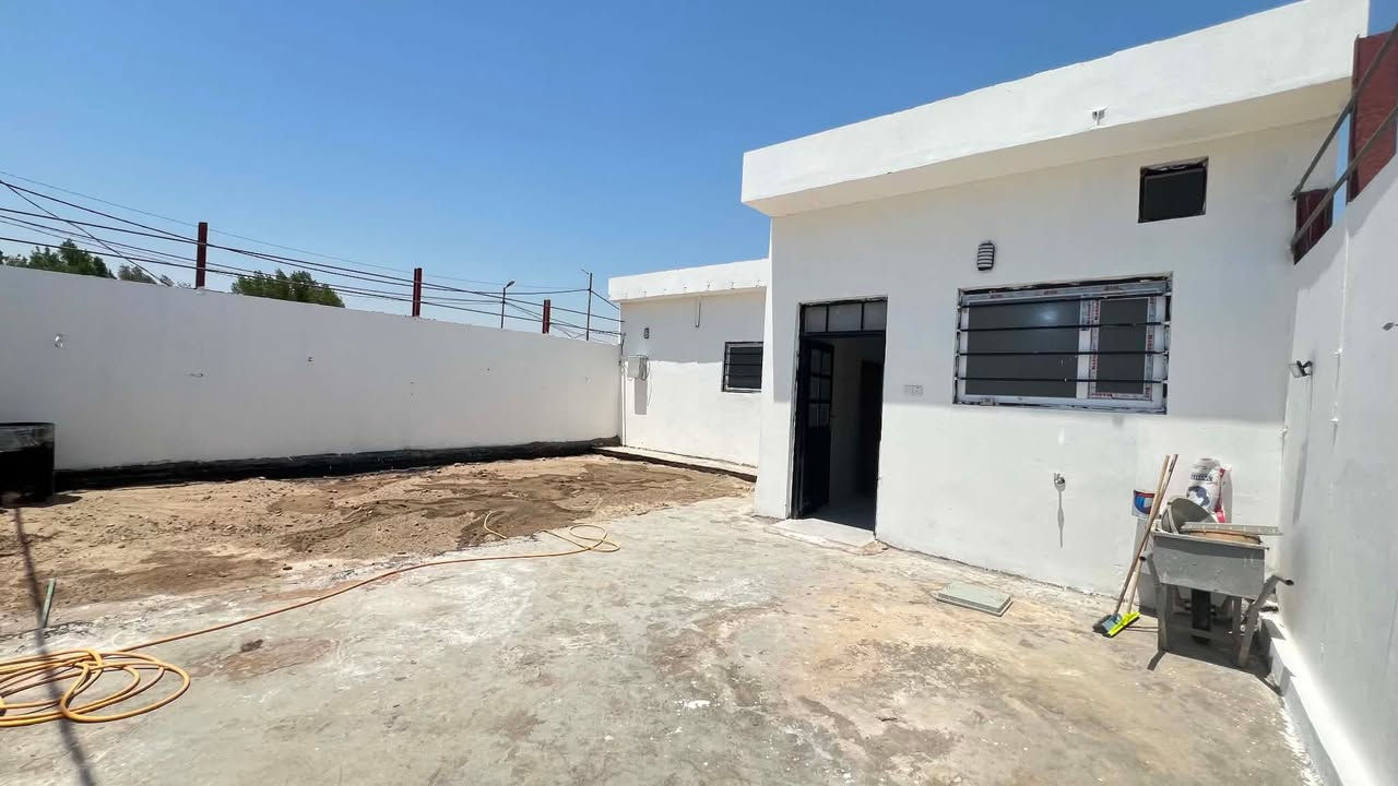 دار سكن للبيع
طابو زراعي سند 25 
طريق السنيه السياحي 
الجهه اليمنى منطقة تبليط بالكامل 
داخل مجمع مقابيل مشروع الماء 
المساحة 240 متر يبعد عن الشارع الرئيسي 100 متر 
بناء حديث بعد مامسكون
طابق واحد عگاده اساس كونكريت رفت
يحتوي على..... 
غرف النوم عدد 2 / صالة / مطبخ / مجمع صحي
گراج سيارة/ حديقة 
السعر 55 مليون 
                     مراجعة
مكتب مهدي العتابي للعقار ديوانية الجزائر مقابل فندق برج الامراء
للاستفسار 
*********** مهدي العتابي 
*********** حيدر الفتلاوي
***********
