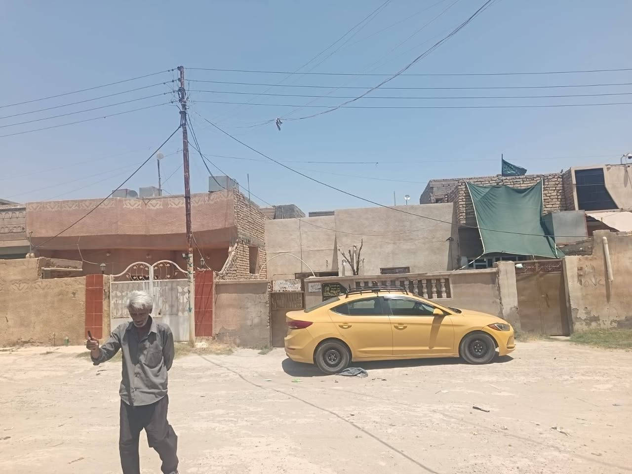 بيت عكاده 150 متر الضباط رقم 13311 للبيع قرب مدرسة عاصم فارغ السعر 45 رقم الهاتف ***********
