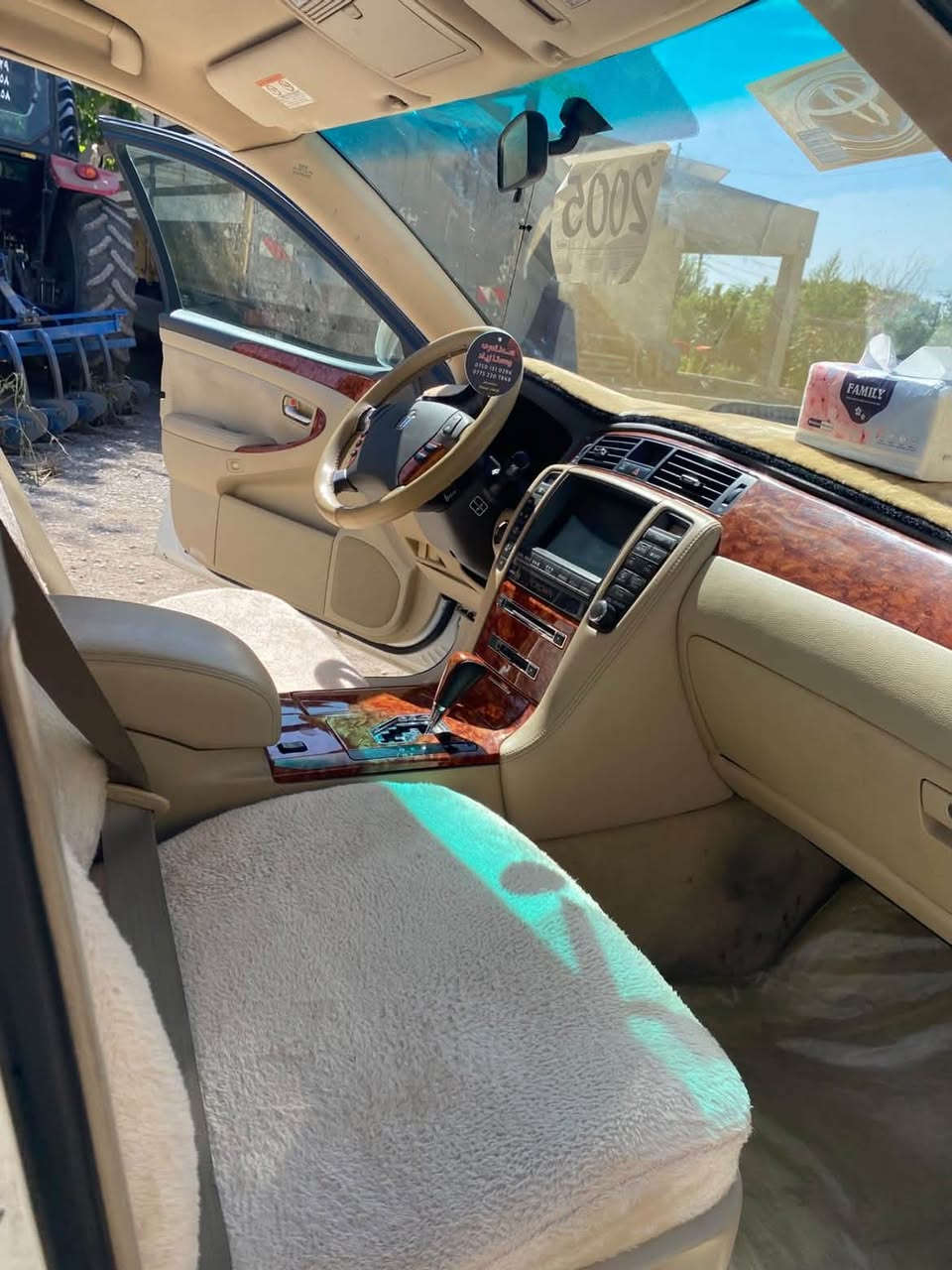 2005
موس 
خوار هەموو بازاڕ
بۆ نقسانی مەگەڕي
هەموو گیانی بەشەرت
تێل بۆ ساحێبی بکەن

***********
