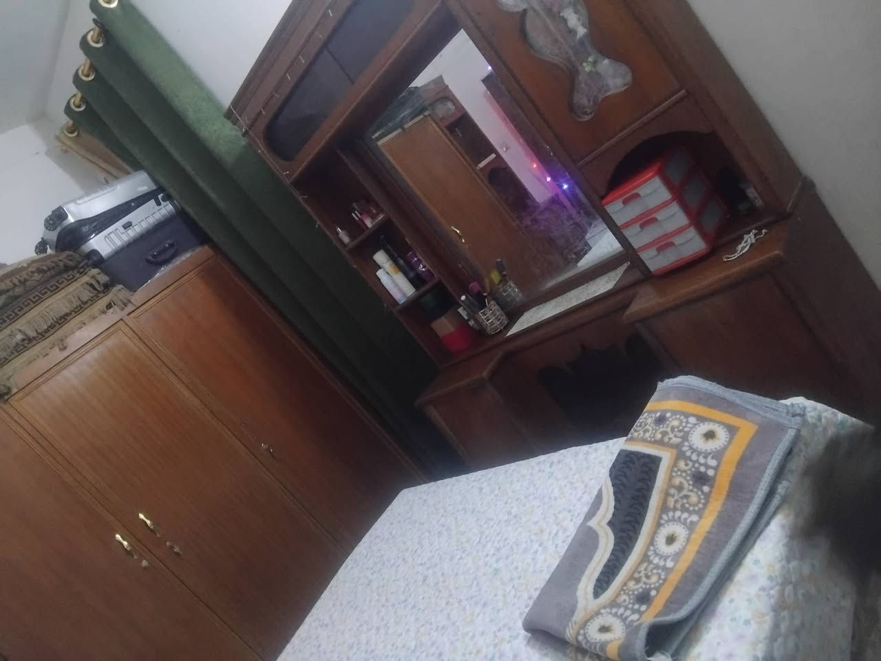 غرفه للبيع وياه زاويه للبيع بسعر مناسب  الا تصال ع. ***********
