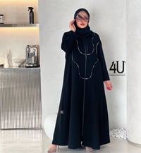 من تصاميم فور يو.    عبايه الدوامات العمليه سحاب    على طول العبايه .ي...