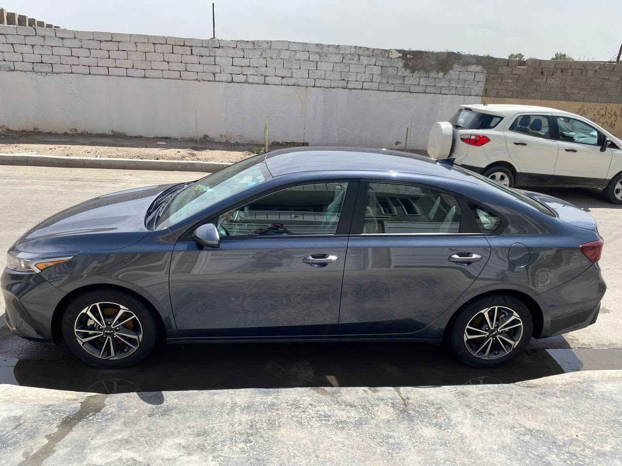 Kia forte 2023 
كيا فورتي موديل ٢٣  لون فيلي رقم بغداد
وارد امريكي حادثها موضح بالصور قطعه وحده صبغ بدون دواخل وبدون ايرباك 
محرك 2000 دوش المرغوب مواصفـات نص فول
ماشية ٢٨ الف
1_ ويل كب
2_ شاشة كبيرة ايباد 
3_ كامرة خلفية 
4_ راداﺮ
5_تحديد مسار 
6_ توقف ذاتي عند الاقتراب
7_ ثلاث وضعيات قيادة نورمال سمارت سبورت 8_ داخل اسود 
9_ وبت سرعة 
10_ تحكمات ستيرن 
11_سيارة مدوشمه بالكامل كشنات + ارضيه جلد + صندوق جلد + كاعيات رزلاين
العده و السبير موجودات 
رادار وحجر بشرط بلادي وسياره حيل نظيفه واقتصاديه وباقي المواصفات المعروفة السعر ١٥٥ وبيها مجال 
📍 بغداد حي القاهره 
للاتصال : ***********
السونار مالتها موجود بغداد, العراق
