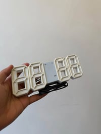 ساعة • اناره RGB • خلف الشاشة