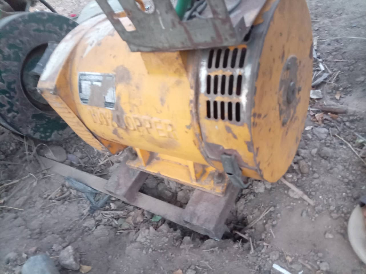 السلام عليكم مولد هندي 10 حصان تجفيت جديد مع راس تولد 7.5 كيفي 30اميبر 
السعر650 وبي مجال
مكان الديوانية 
***********
