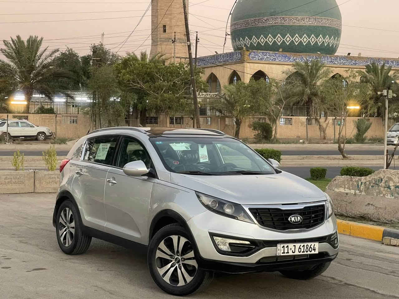 كيا سبورتج kia sportage
(السيارة فووووول مواصفات)

وارد خليجي موديل 2011 

بدون حادث ( فقط مرشوشة صبغ صفحة السايق والبنيد اثر جراد بسيط وعندي صورها قبل الصبغ)

-فتحة (بانوراما)

-اشاير بالمري

-تحكم ستيرن

-كشن كهرباء

-داخل برتقالي واسود

-كشنات جلد

-حساسات دعامية 

-كاميرا بلادية بالمراية

-شاشة

-ويل كب 

-السيارة ماشية 103 فقط

-السيارة ب اسمي (هزة جديدية وسنوية جديدة)

- السعر 110

مكاني بغداد الشعلة

‭***********‬
