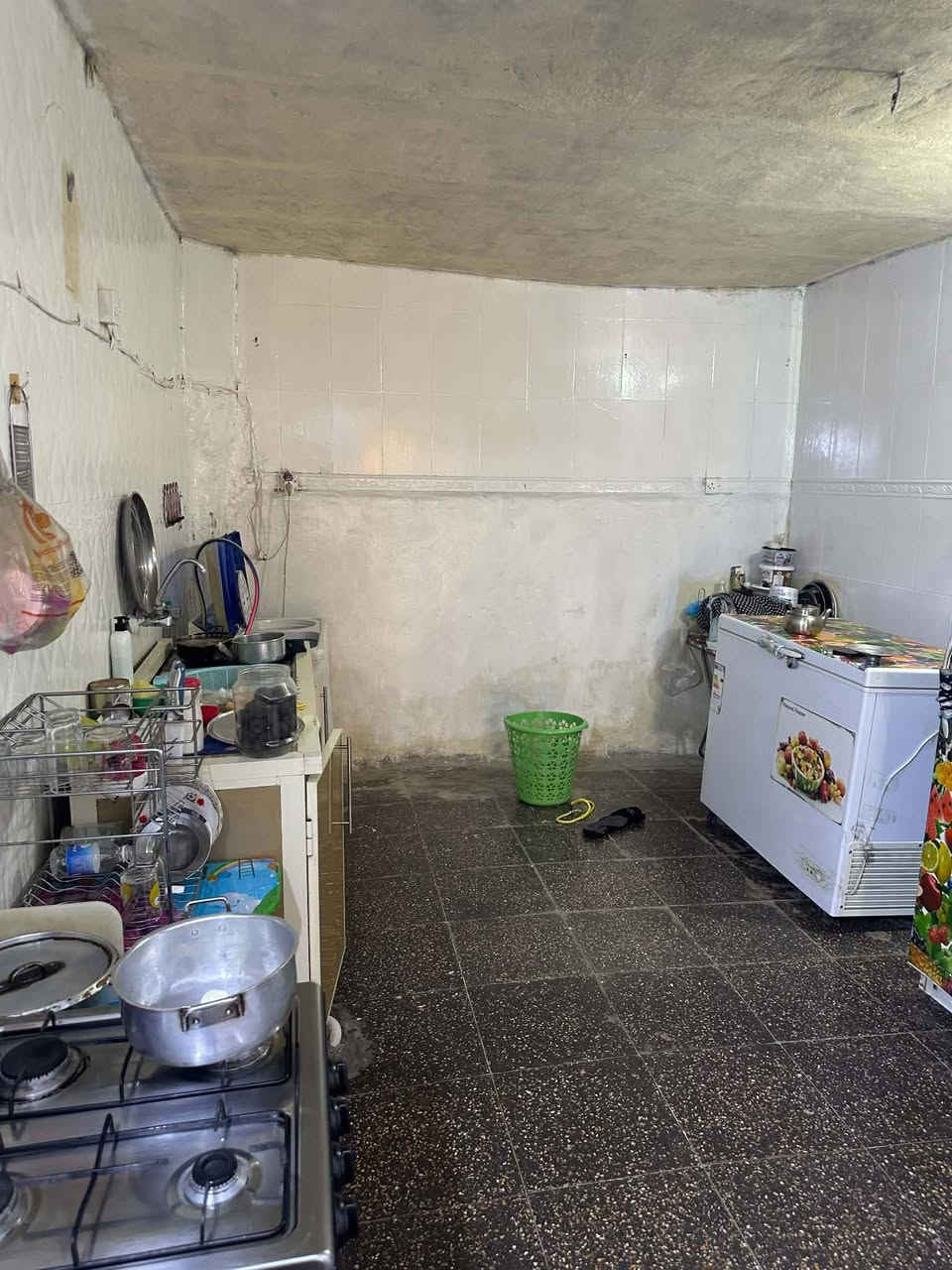 السلام عليكم بيت للبيع في مدينة الصدر قطاع 15 مقابيل قطاع 19 البلوك الاول من شارع الداخل المساحة 80 متر الواجهة 8 م والنزال 10 م البيت ركن   السعر 200 مليون للاستفسار اكثر الاتصال بصاحب الدار على الارقام *********** او ***********
