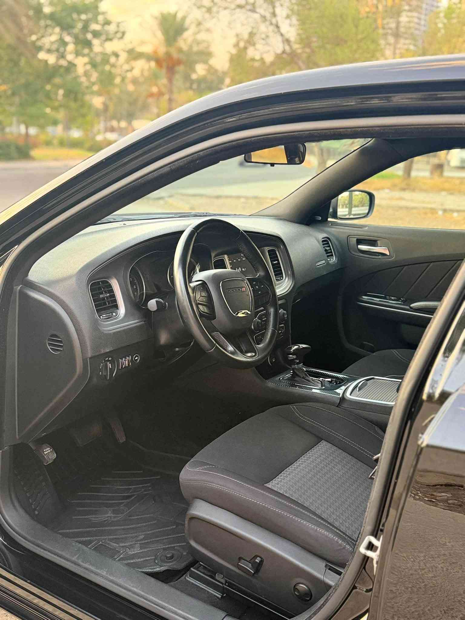 السلام عليكم
للبيع فقط جارجر 2023 SXT تو ويل اخر اصدار

بجم كبس بدون ايرباك بابين تبديل بلادي نفس اللون جهه السايق فقط ربع الجاملغ الخلفي صبغ صور الضرر مرفقه
ماشيه 27 مايل جاهزه بدون اي نواقص شرط الفحص
رقم اربيل الجديد ب اسمي تحويل ثاني يوم 

مكاني بغداد الكرخ 
***********
