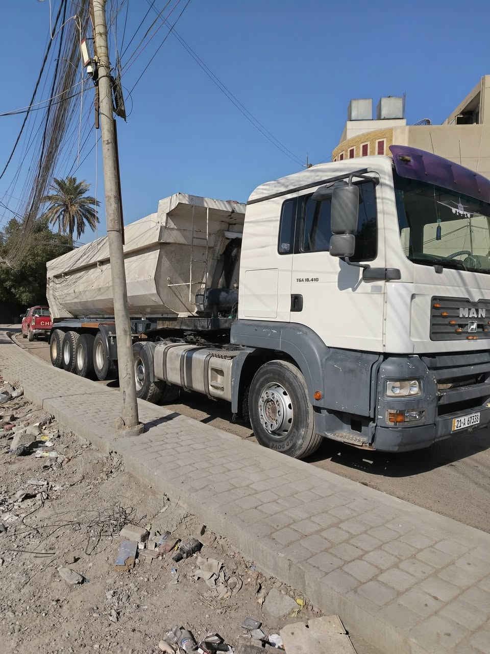 سلام وعليكم للبيع سيارة مان تيكه 2004مكينه 410 بم ونوزل الكير غساله اتوماتيك مربوطه راس وعربانه 3محور وضايف واحده شاصي مكفول لاستفسار عله الرقم التالي***********
