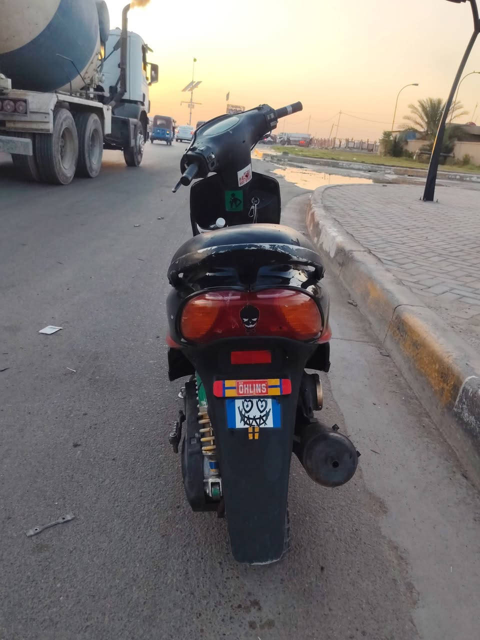 السلام عليكم 
نظيفة كلش
ماكس قجمة نكرة سلف وهندر
كهربايياتها كلها كاملة 
للبيع بلاااش بـ280 وبيها مجال قليل للشراي 

***********
