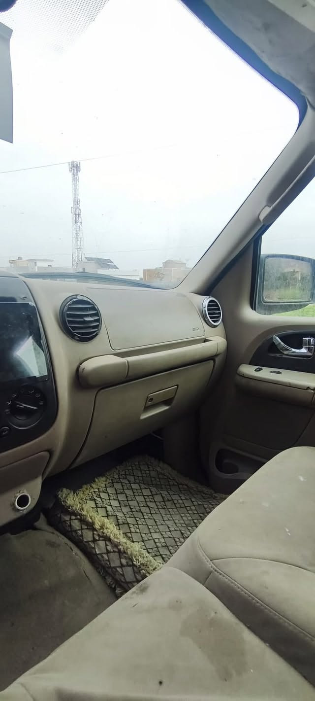 اكسبلورر 2009 • ما يشتغل • تواير نص عمر