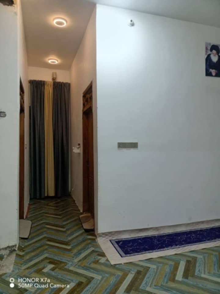 📍موقع حي الضباط حامي الشمال
شغل درجة أولى شرط وسعره مناسب
عوزه تلحيضات  بصف الركن 
بيت للبيع مساحة 200م 
خلف حسينية نبي رحمه
غرفتين نوم 🛏 
صاله 🖼
إستقبال🏛                 #السعر 85 💵
مطبخ 🍽
صحيات 🪞
مناور 
تجي شوف البيت وقتنع والباقي علينه
خذلك هيج بيت استقر وكمل باقي النواقص
منطقة هدوء معروف عنها اسئل ع المنطقة
قبل لا تشتري مشمولة بطابو بالخدمات
***********☎📞 واتساب 
مندوب عقارات 
أي عقار عندك تريد تعرضه دز تفاصيل صور والباقي علينه وتدللون
