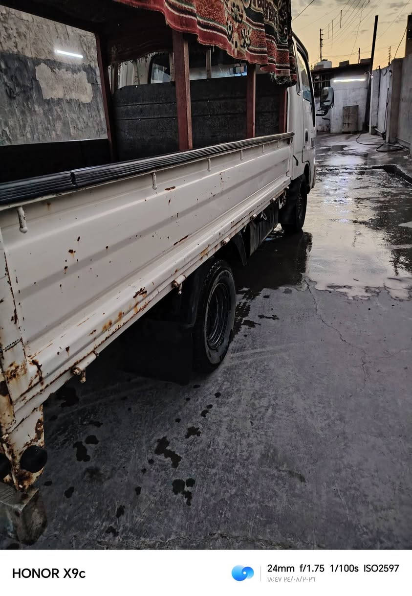 السلام عليكم
كيا حمل موديل 2002بسمي 
 بدون صبغ
مكينه كير اكسل كفاله
تخم تاير
مكان بغداد معامل
محرك 3000. مفتوح
سعر 70 بيها مجال
رقم الهاتف ***********
