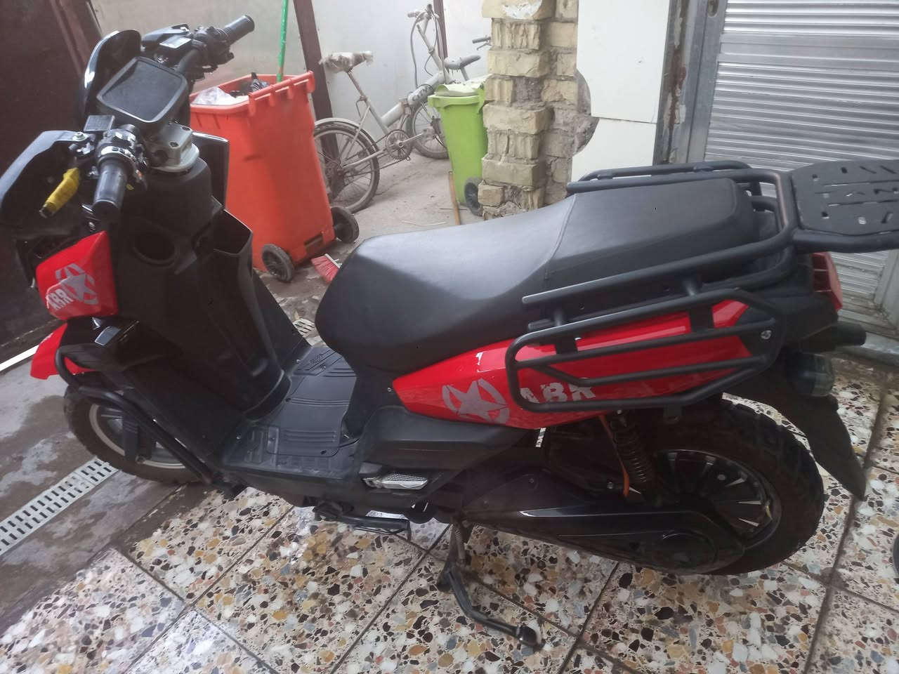 السلام عليكم دراجه اباتششي للبيع سعر ٨٥٠ بس جوزه عطلانه وكسر بجهه المرايه اليسره دراجه فول  غراض كامله مري و صندوك خلفي 
***********

