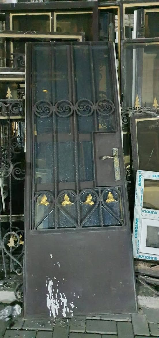 بيبان وشبابيك للبيع 
باب وشباك. واجهة بلكون. ومدخل منزل باب ونص. وشباك.  وباب عادي وبي٧ا جامة من فوك جبيرة  وشبابيك ٥
العنوان  الكرادة
للاستفسار الاتصال على الرقم ***********
