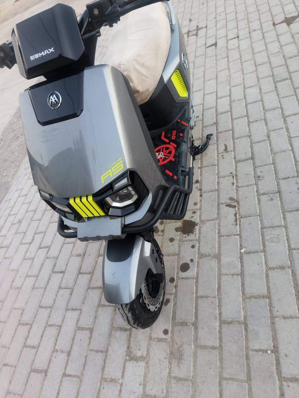 ماطور شحن نظيف جدا مستعمل شهر ونص بطارياته 6 مسطره يمشيك 35 كيلو مفول كله السعر 750 وبي مجال بسيط الاتصال الرقم تفحص وتاخذ والنظافه فول واحد على الواحد برغي ما عايزه ***********
