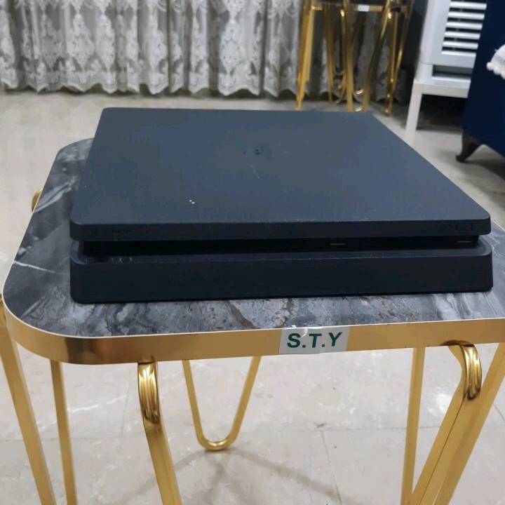 PS4 /سلم. اونيلان
مع شاشه و UBS
مع كامل الملحقات وهديه قرص رزدنت ايفل 7 مع منفذ مدخل HD
العنوان:بغداد/زعفرانيه 
الرقم:***********
السعر 350وبي مجال للطيبين