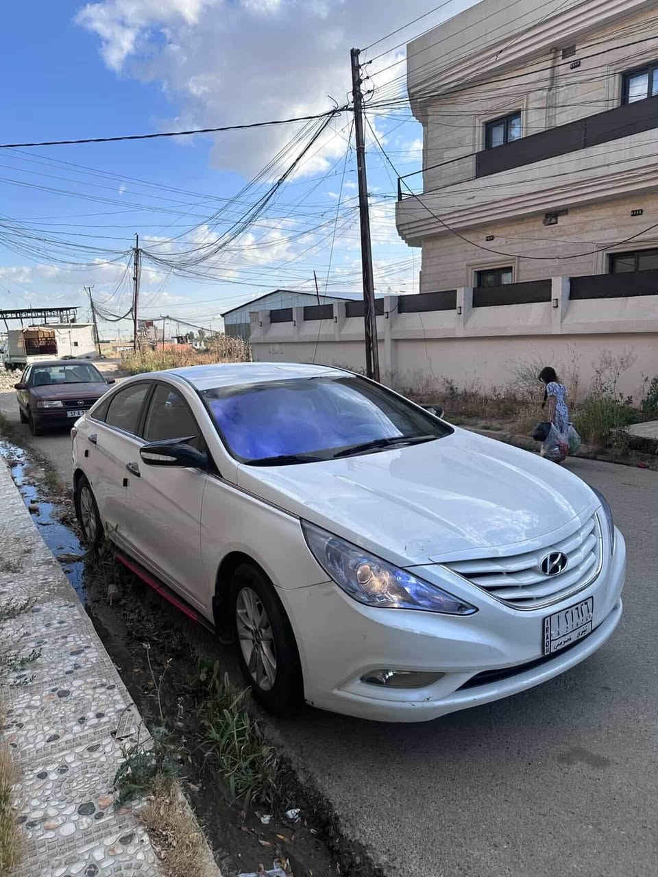 سوناتا ٢٠١١
مكينه ما مفتوحه ٢٤٠٠ خليجي 
منظومه غاز حكومي مو تجاري 
بدون ضرر 
ماشية ١٤٣ الف
بس السقف مروج  شوية
رقم نينوى 
قفل ٩٥
***********
***********
