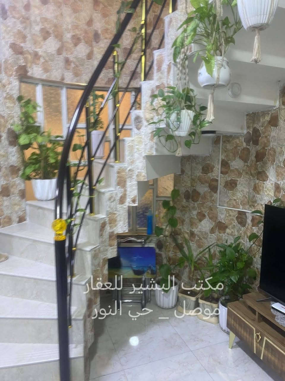 دار للبيع في الموصل حي الاعلام  ملك صرف طابو الزهور قرب دانيه ماركت وقرب مدرسة منارة الموصل المساحه ١٤٥ متر واجهه ٦ متر طابق ونص ((بناء ٢٠٢٠ )) اتجاه شروق
  ط١   غرفتين نوم هول استقبال مطبخ صحيات
 ط٢   غرفة نوم هول وصحيات 
للاستفسار الاتصال على ارقام المكتب 
***********
***********
او مراجعة المكتب في الموصل حي النور سايدين دانيه ماركت قرب افران العائله مقابل صيدلية الكوثر ..
