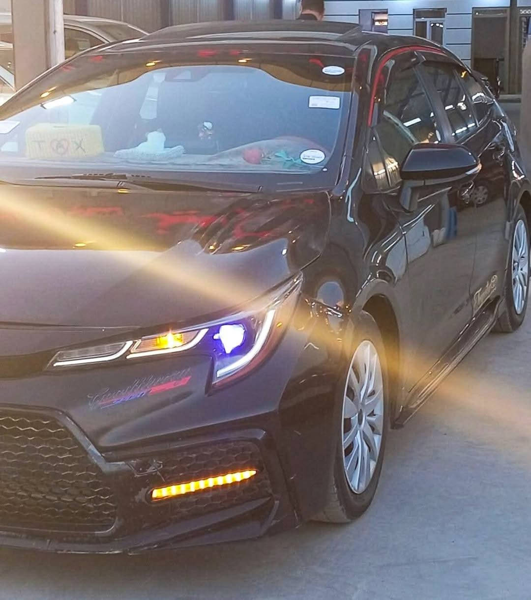 للراغبين بالتميز والأداء الرياضي، تويوتا كورولا موديل 2021 فئة Apex_ xse (واردأمريكي)
بمواصفات استثنائية 

🔹 التفاصيل والترقيم:

• الرقم:  (انــبـار)

• الحالة القانونية: متبقي سنة لتصبح حرة بالكامل.

🔹 المواصفات الفنية والجمالية:

• المحرك: 2.0 L تنفس طبيعي (نشاط واقتصادية).

• اللون: (اسـود غامـق) 

• المسافة المقطوعة: 124 ألف كم فقط.

• الإضافات الرياضية: تزويد Apex بلادي، ويل حجم 19 مميز، شفتات سرعة بالمقود.

• التكنولوجيا: شاشة وسطية ()، نظام صوتي 6 سماعات، أوامر صوتية.

• الأمان والقيادة: مثبت سرعة، تحديد مسار، تحكم مقود جهتين، نظام Auto Hold، مصابيح LED أمامية وخلفية.

• الضرر امريكا : جاملغ وبنيد

#مراوس ع كامري.
مكانـة عــنـة. 
***********
