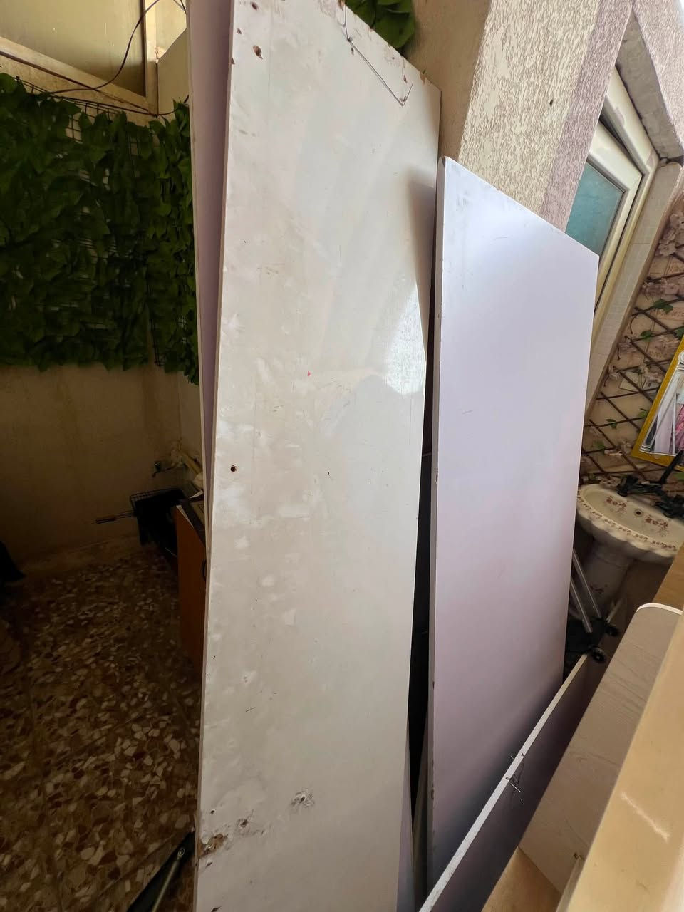 سلام عليكم جرباية و ميز تواليت للبيع خشب ماليزي المكان كربلاء حي الوفاء ***********
