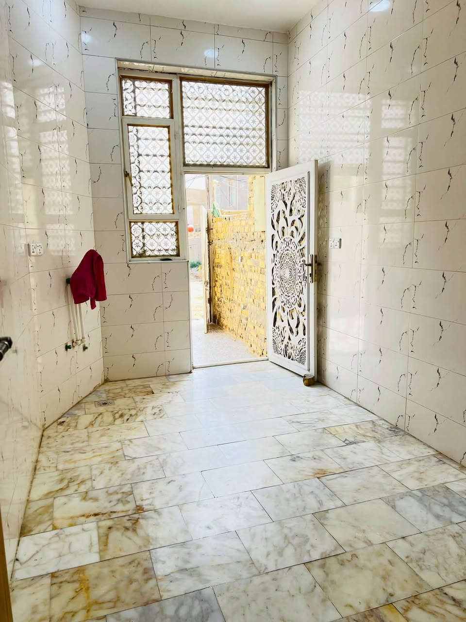 ✅ #دار_للبيع ___طابو صرف✅

🏗️📍المــــــــوقع//. حي الميثاق نزال مباشر من شارع ٨٠  

قرب مجمع القضاة يبعد ١٠٠متر عن شارع ٨٠ او اقل 

✏️المســـــاحة//  ١٢٥ 

🔴يطل الواجهه ع ساحة 

    🔴 الدار فارغ يسلم مباشرتا عند البيع 

🧱🧱يتكون من ٢ طابق يحتوي على 

يحتوي ع (٤  غرفة نوم 🛌 + استقبال ➕ مطبخ  ➕ هول ➕ صالة➕ مجمعات صحية عدد ٣

 🏫📚نستقبل جميع عروض البيع و ترويجها بإعلانات ممولة 
      للمزيد من التفاصيل الاتصال او المراسلة خاص 

حسن السعيدي ***********
حسين السعيدي ***********
علي السعيدي ***********

 📍موقع المكتب  📌 الحله - حي الامام علي(ع)_قرب المول الجديد _مقابل مجمع الوافي
